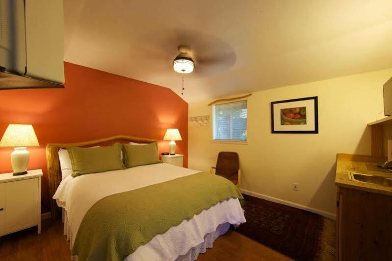 On River Road 3* Guerneville